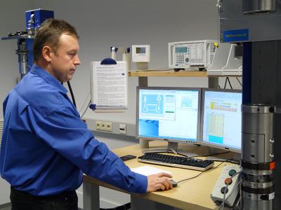 Torque in calibration lab on the test bench