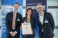 (v.l.n.r.): Ben Orzelek, Leiter Investor Relations bei Sartorius, und Petra Kirchhoff, Leiterin der Sartorius Konzernkommunikation, nahmen den Preis von Steffen Klusmann (manager magazin) entgegen (Foto: Bert Bostelmann für manager magazin)
