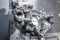 Komplexe Aluminium Druckgussteile flexibel, schnell und sicher spannen: Bei Fémalk in Ungarn gelingt dies mit intelligenter Spanntechnik von AMF.