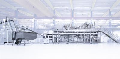 Der Linearfüller Innosept Asbofill ABF 712 für sensitive Produkte ist sowohl im Aseptik- als auch ESL-Standard erhältlich. Die Sterilisation erfolgt im KHS-Verfahren mit einem Wasserstoffperoxid-Aerosol und steriler Heißluft.