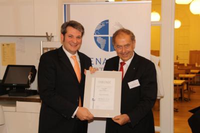 Überreichung der Senatoren-Urkunde an Simon Löffler durch Prof. Dr. Franz Josef Rademacher