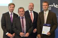 v.l.n.r.: Dr. Kay Lindemann (Geschäftsführer Verband der Automobilindustrie, VDA), Raimund Wagner (AMV Networks GmbH, CEO), Jörg Bode (Niedersächsischer Minister für Wirtschaft, Arbeit und Verkehr und stellv. Ministerpräsident) Mag. Christoph Oberauer (AMV Networks GmbH, Finance & Administration)