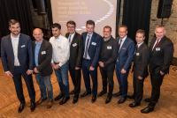 Diskutierten Möglichkeiten der Vernetzung (v.l.n.r.): Die Referenten Olaf Schönfeldt (Senior Project Manager Trimble Transport & Logistics), Uwe Senkel (Kommissar Schwerlastgruppe Autobahnpolizei Münster), Heiko Stein (Inhaber EDS), Volker Möller (Director Sales & Marketing PTV Group), Jan Hermeling (Abteilungsleiter Krone Telematiks), Peter Bluhm (Projektleiter Sievert Handel Transporte GmbH), Carsten Holtrup (Country Manager Trimble Transport & Logistics Germany), Frank Huelmann (Referent Arbeitsrecht Verband für Verkehrswirtschaft und Logistik NRW), Prof. Dr. Franz Vallée (FH Münster). (Foto: Trimble) Diskutierten Möglichkeiten der Vernetzung (v.l.n.r.): Die Referenten Olaf Schönfeldt (Senior Project Manager Trimble Transport & Logistics), Uwe Senkel (Kommissar Schwerlastgruppe Autobahnpolizei Münster), Heiko Stein (Inhaber EDS), Volker Möller (Director Sales & Marketing PTV Group), Jan Hermeling (Abteilungsleiter Krone Telematiks), Peter Bluhm (Projektleiter Sievert Handel Transporte GmbH), Carsten Holtrup (Country Manager Trimble Transport & Logistics Germany), Frank Huelmann (Referent Arbeitsrecht Verband für Verkehrswirtschaft und Logistik NRW), Prof. Dr. Franz Vallée (FH Münster). (Foto: Trimble)