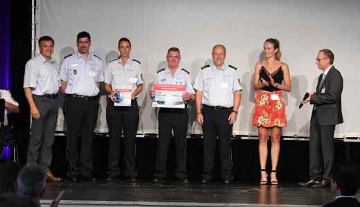 Freuen sich gemeinsam über die Auszeichnung: Thomas Emmert, TÜV SÜD Auto Service GmbH, Roberto Monaci, Sabine Hönninger, Erwin Weiß und Bernhard Haag vom Polizeipräsidium Heilbronn, Nadine Berneis, Polizistin und Miss Germany 2019, sowie Landespolizeipräsident Gerhard Klotter (v.l.)