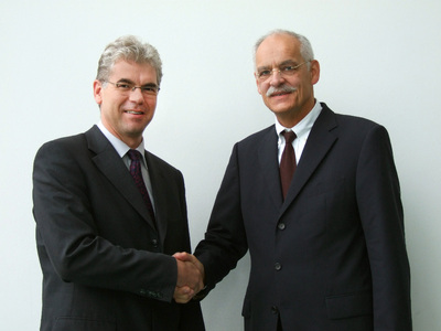 Prof. Dr.-Ing. Jürgen Beyerer und Prof. Dr. Maurus Tacke leiten ab 1.1.2010 das neue Fraunhofer-Institut für Optronik, Systemtechnik und Bildauswertung IOSB
