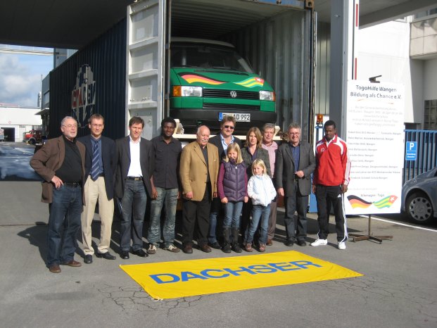 Containerverladung Togo mit Familie Sauter, AZUR Solar GmbH.jpg