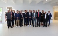 Gemeinsames Engagement für die berufliche Zukunft: Unternehmen, Verbände und Institutionen sowie ein beratendes Kuratorium des Landes Hessen heben SchulePlus mit der Vereinsgründung auf die nächste wichtige Stufe.