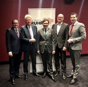 Fünf Oberbürgermeister werben gemeinsam für eine Metropole (v.l.n.r.): Thomas Kufen, Ullrich Sierau, Dr. Frank Dudda, Sören Link und Thomas Eiskirch