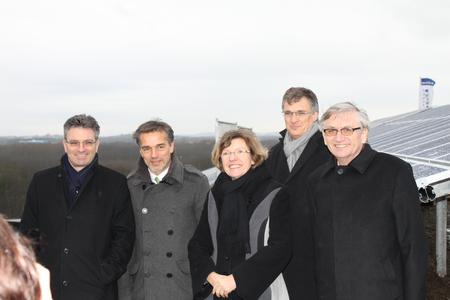 Freiburgs OB Dr. Dieter Salomon, ASF-Geschäftsführer Michael Broglin, Freiburgs Umweltbürgermeisterin Gerda Stuchlik , Dr. Thorsten Radensleben (Badenova-Vorstands-vorsitzender) und Regierungspräsident Julian Würtenberger