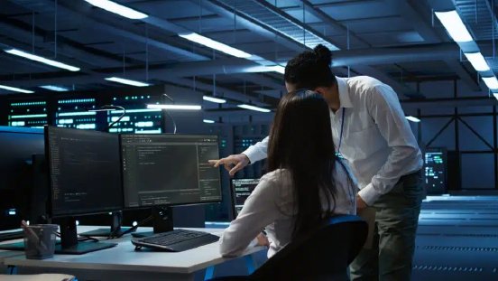 computer-scientists-data-center-managing-maintaining-databases-1024x576.jpg.webp