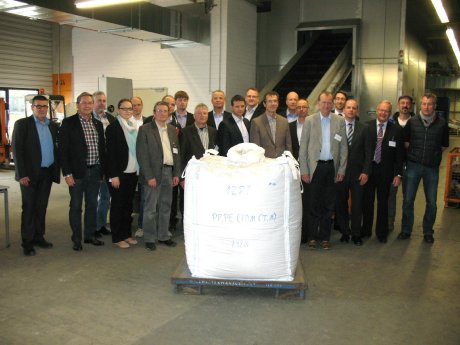 AG Verwertung und Recycling im FSK im Werkstoffzentrum von Volkswagen Hannover.jpg