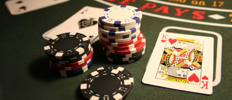 Pokern-%C2%A9-kalligra-stock.adobe_.com_-scaled-e1693309195604-1280x550.jpeg