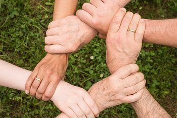 csm_20260908_anemone123-team-spirit-2447163_web_Quelle_Pixabay_Anemone123_07b71e2b9d.jpg