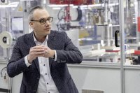 Bei der Einweihung der beiden neuen Maschinen: Das gesamte Motorenbau-Team von Elektror mit der Geschäftsführung. Bei der Einweihung der beiden neuen Maschinen: Das gesamte Motorenbau-Team von Elektror mit der Geschäftsführung.