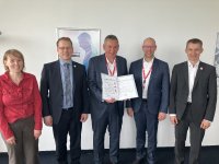 Yona Raekow, BSI; Matthias Intemann, BSI; Ulrich Geiger, Sagemcom Dr. Neuhaus GmbH; Dr. Holger Graetz, Sagemcom Dr. Neuhaus GmbH; Dennis Laupichler, BSI (v.l.n.r.)