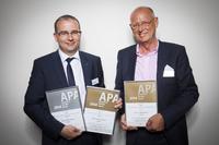 Freuen sich über drei Awards: v. l.: Antonius Kapusta (Leiter Objektmanagement Technik) und Johannes Speis (Corporate Building Excellence) von der Schüco International KG