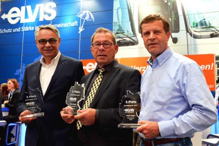Dr. Norbert Leven, Geschäftsführer Karl Schnug Kraftwagenspedition, Reinhard Winkelsträter, Geschäftsführer Net Cargo, und Josef Massong, Geschäftsleitung Massong, wurden auf der transport logistic mit dem Quality Award von ELVIS ausgezeichent / Foto: ELVIS AG