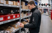 Digitale Bestandskontrolle im technischen Großhandel schafft Transparenz über tausende Artikelbewegungen.