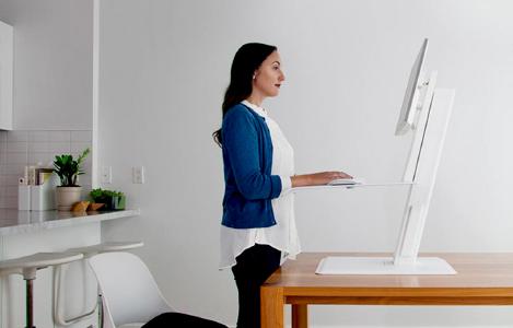 Höhenverstellbare Steh Sitz Tische für gesünderes Arbeiten Höhenverstellbare Steh Sitz Tische für gesünderes Arbeiten
