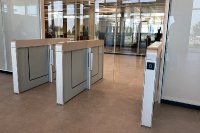 Vereinzelungsanlagen Argus von dormakaba im Innenbereich