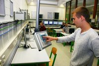 Zur Ausrüstung des Laborbereichs 