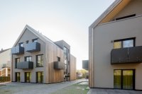 Wenn es sich hier nicht gut lernt, wo dann? Zwei in Vollholz-Bauweise errichtete Häuser bieten heute rund 40 Studenten Raum zum Wohnen – in direkter Nähe zum schönen Gießener Schwanenteich