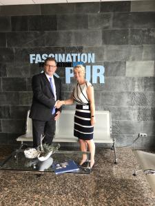 Ruth Wootton, Managing Director, CTM with Rolf Trippler, Managing Director Sales, Hennecke GmbH, at the contract signing in Sankt Augustin