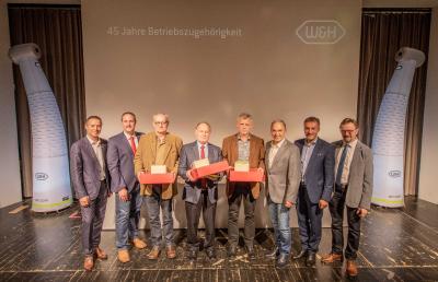 45 Jahre im Betrieb tätig! Im Bild v.li.: Peter Eder (AK-Präsident), Michael Guggenberger, (W&H-Betriebsrat), Franz Blaickner (Jubilar), Manfred Armstorfer (Jubilar), Dietrich Fuchsberger (Jubilar), Peter Malata (W&H-Geschäftsführer), Manfred Rosenstatter (WKS-Präsident) und Fridolin Armstorfer (W&H-Betriebsrat). Nicht im Bild: Jubilar Bruno Dietl © W&H