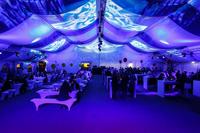 Abendveranstaltung im Event-Zelt (Foto: b&b eventtechnik, frei zur Veröffentlichung bei Namensnennung)