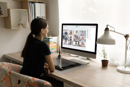 Bildtitel: Viele Berufstätige empfinden die Arbeit im Home-Office als Gewinn für die Lebensqualität.
Quelle: Shutterstock.com, bearbeitet von alfaview GmbH