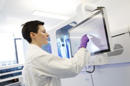 Die cobas 6800 / 8800 Systeme – Konsolidierung des Testmenüs und Skalierbarkeit im HPV Co-Screening / © Philipp Wente für F. Hoffmann-La Roche Ltd.