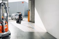 Zuverlässiger Service, der Ausfallzeiten proaktiv und reaktiv vermeidet, und persönliche Ansprechpartner*innen, die erreichbar und schnell vor Ort sind, sind für immer mehr Unternehmen ausschlaggebende Kriterien bei der Wahl ihres Intralogistikpartners