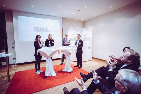 Die Hauptrollen (v.l.n.r.): Alina Schörder, DAS DING, Alexandra Backhaus, Heimat Werbeagentur GmbH, Arnt Stumpf, Würth Elektronik eiSos GmbH & Co. KG, Prof. Dr. Andreas Eckhardt, German Graduate School of Management & Law / Foto: WHF GmbH - memografie.com