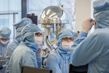 Führung durch das Zentrum für Mikro -und Nanotechnologien der TU Ilmenau (© TU Ilmenau)