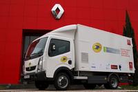Der Renault Maxity Elektro 4,5 Tonnen für die französische Post ist mit einer Vorrüstung für eine Brennstoffzelle ausgestattet, die in Partnerschaft mit der Firma Symbio FCell entwickelt und von dieser in das Fahrzeug integriert wurde (Foto: © Renault Trucks)