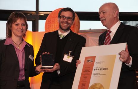 v.l.n.r.: Dr. Petra Seebauer, Chefredakteurin,LOGISTIK HEUTE; Matthias Thomas, Geschäftsführer Gaxsys GmbH, Karlsruhe; Laudator Prof. Dr.-Ing. Willibald A. Günthner, VDI Gesellschaft Fördertechnik, Materialfluss Logistik (VDI-FML)