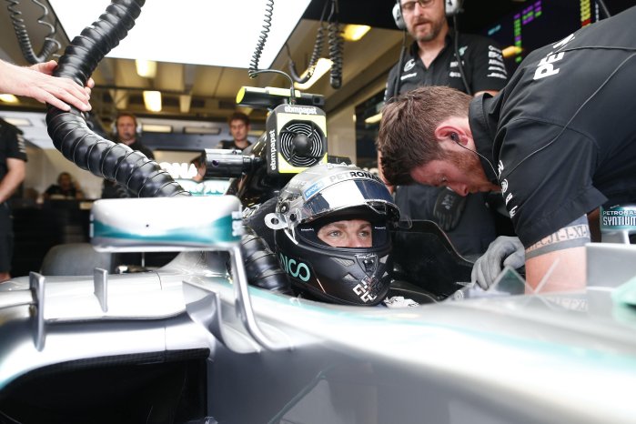 Bild 3_ebm-papst Ventilatoren kühlen Nico Rosbergs Rennwagen.jpg