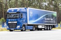 Das elektrifizierte Sattelauflieger von ZF integriert die elektrische Antriebsachse AxTrax 2 zusammen mit dem Anhänger-EBS und einer Batterie.