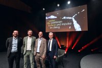 Im Bild von links nach rechts: Benedikt Hofmann (Moderator und Chefredakteur MM Maschinenmarkt), Prof. Dr. Mario Jekle, Prof. Dr. Jan Frank (beide Universität Hohenheim) und Dr. Manfred Wittenstein (Stifter und Kuratoriumsvorsitzender Wittenstein Stiftung).