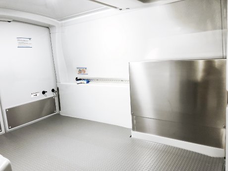 Winter Kuehlfahrzeuge_E-Mobilitaet_Referenz_Metzgerei Kluge_Heckeinsicht2.jpg