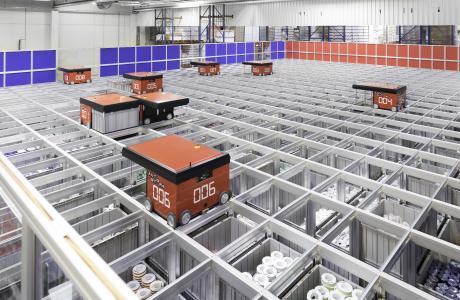 Das AutoStore®-System von Dematic pickt auf dem StaplerCup automatisch die Tombola-Gewinne (Foto: Dematic)