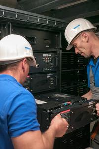Installation des ersten Akkutrays