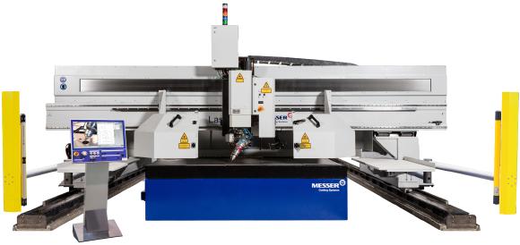 The LaserMat® II processes steel plates with lengths of up to 50 m and more.