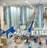 Lager- und Bereitstellungssysteme von Kardex Remstar befördern einen effizienten Verpackungsprozess