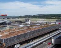 Das Gründach des Terminal 1 am Flughafen Zürich glänzt in Punkto Sicherheit und Umwelt.
