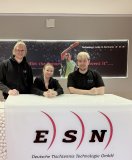 Klaus Lutter (ESN, right) and Polina Lisinetskaya and Marcel Mayr (both SKZ) made sure that the non-destructive measuring method went into operation smoothly