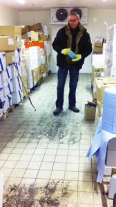 Cold store cleaning by applying