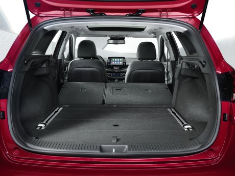 i30-wagon-interior-3-hires.jpg