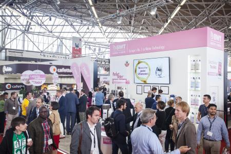 Coffee-People aus aller Welt kamen am Stand von BWT water+more zusammen. /Foto: Linares, Sauter