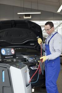 Existieren wartungsfreie Klimaanlagen wirklich? Das Fachmedium "kfz-betrieb" beleuchtet in der aktuellen Ausgabe die Serviceversprechen der Automobilindustrie / Foto: ProMotor